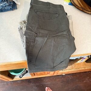 Wrangler Men's Cargo Shorts - Dark Gray and Light Tan